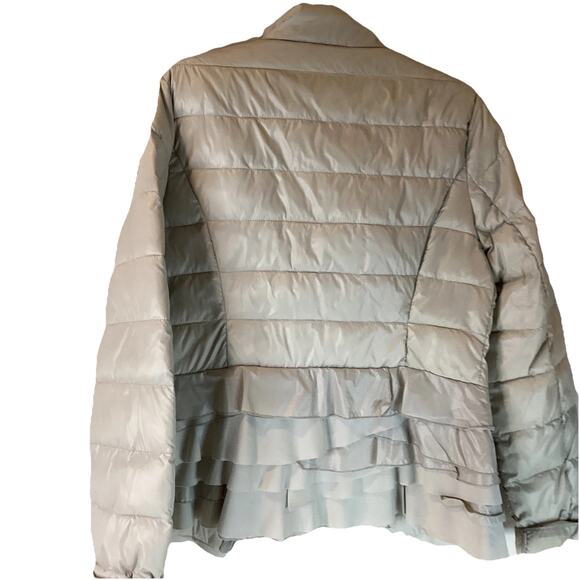T Tahari Lightweight Beige Jacket Quilted Ruffles Flattering Size S - Picture 2 of 12